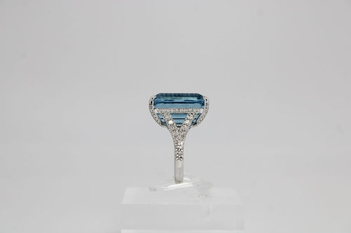 14.29ct Santa Maria Aquamarine & Diamond Ring | 18K White Gold