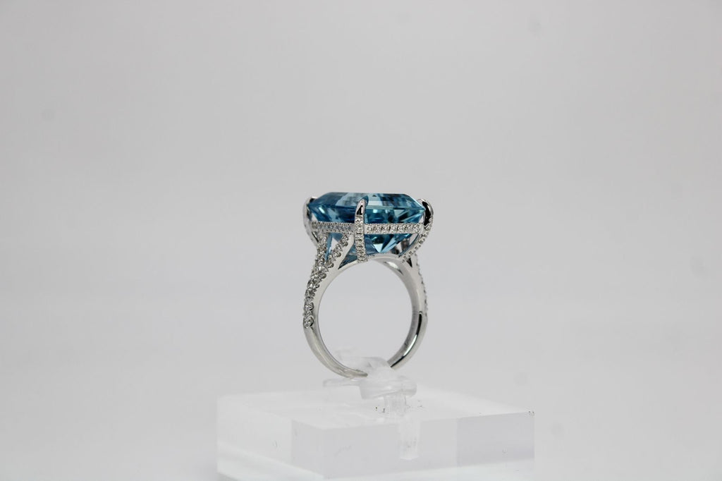 14.29ct Santa Maria Aquamarine & Diamond Ring | 18K White Gold