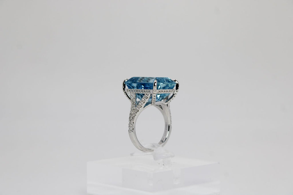 14.29ct Santa Maria Aquamarine & Diamond Ring | 18K White Gold