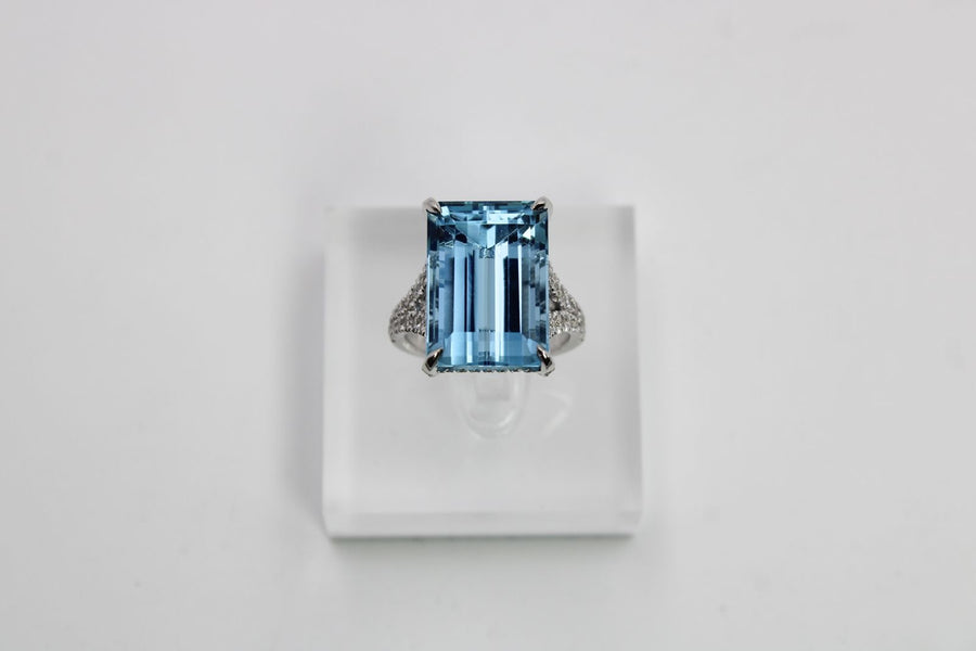 14.29ct Santa Maria Aquamarine & Diamond Ring | 18K White Gold